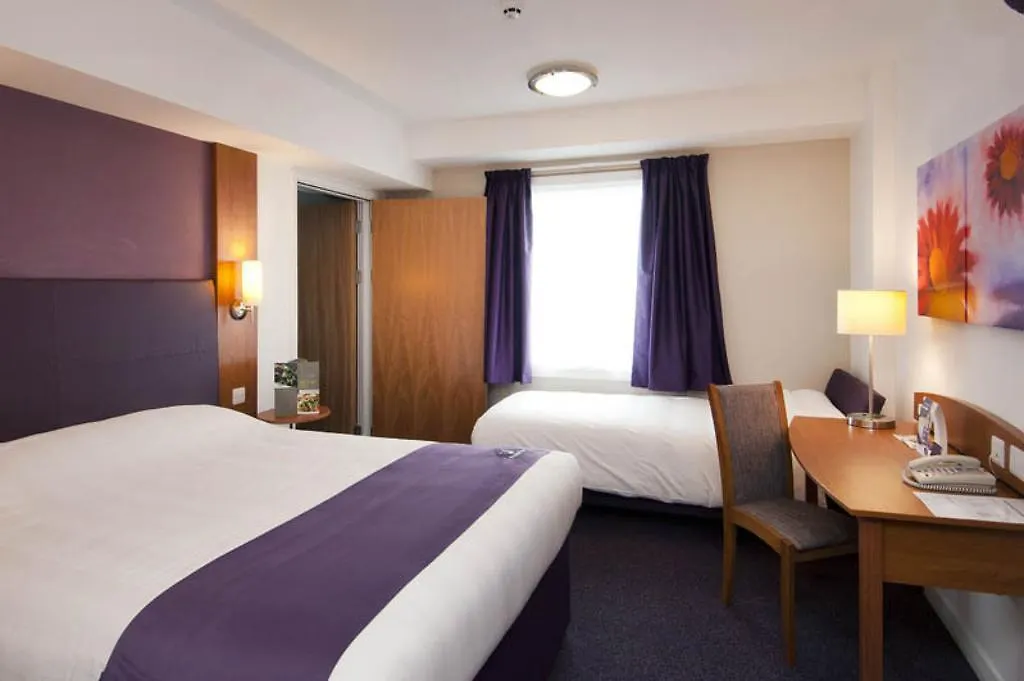 Premier Inn Cardiff North 3*,